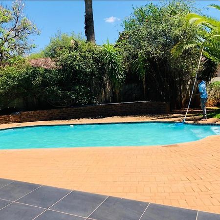 Reitz Guest House Mafikeng Buitenkant foto