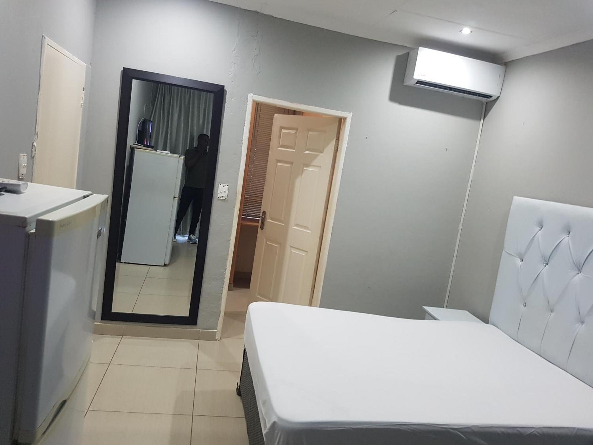 Reitz Guest House Mafikeng Buitenkant foto